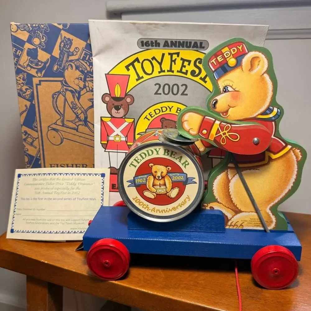 VTG Fisher Price ToyFest 2002 Teddy Bear Parade Drummer Pull Toy CIB COA Booklet